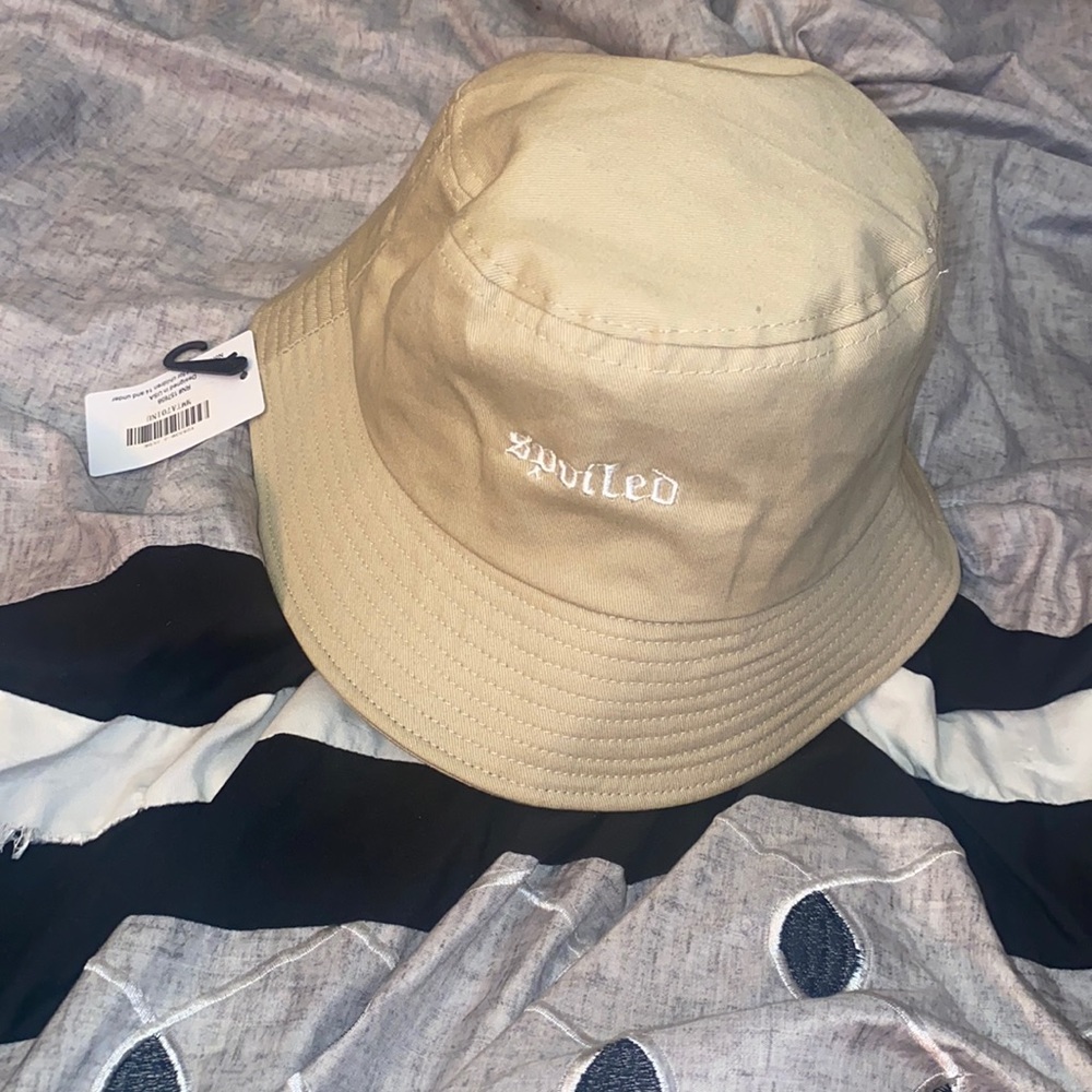 Spoiled bucket hat nude✨✨